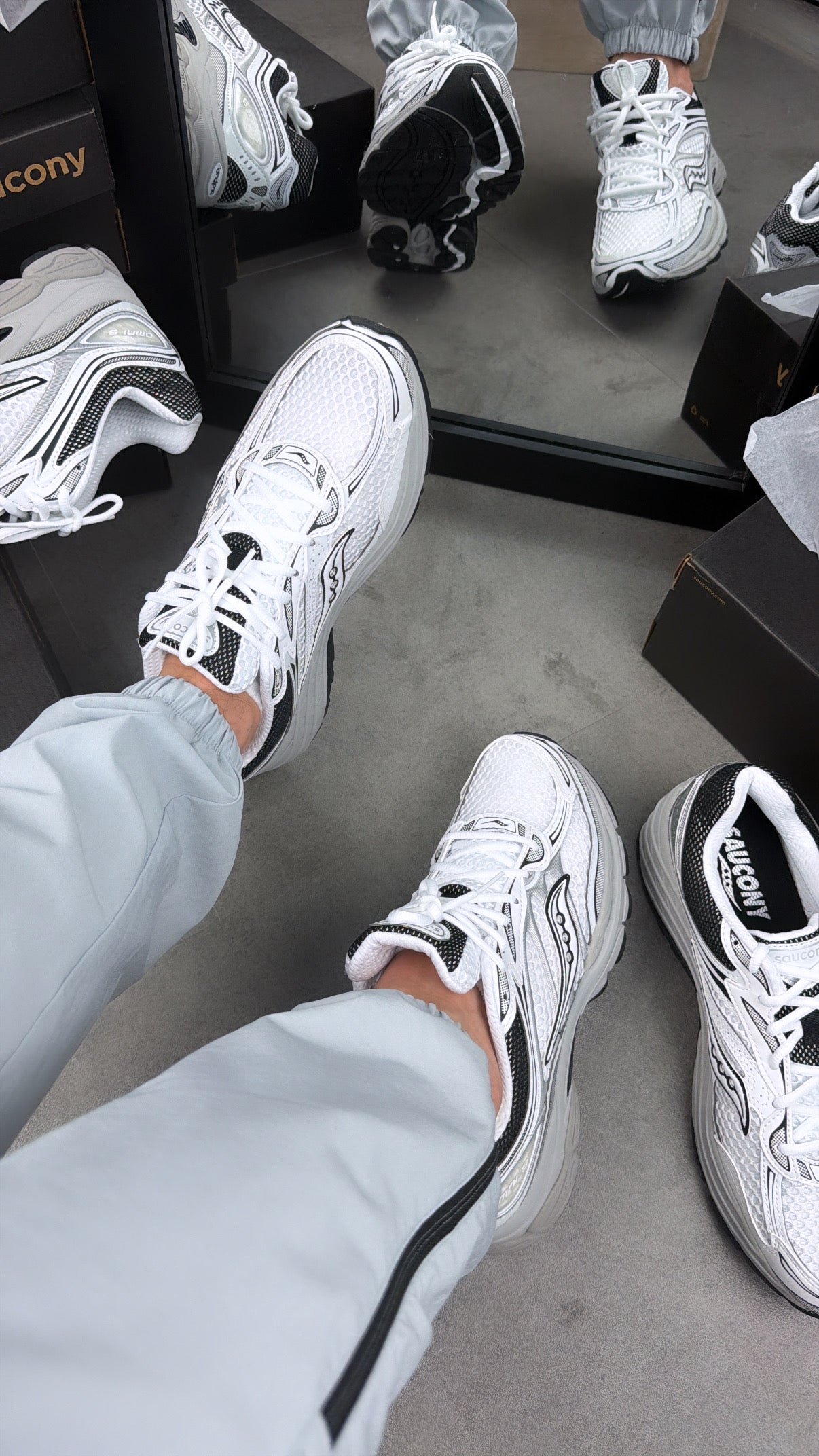 Saucony Omni 9 ‘White Off Grey’